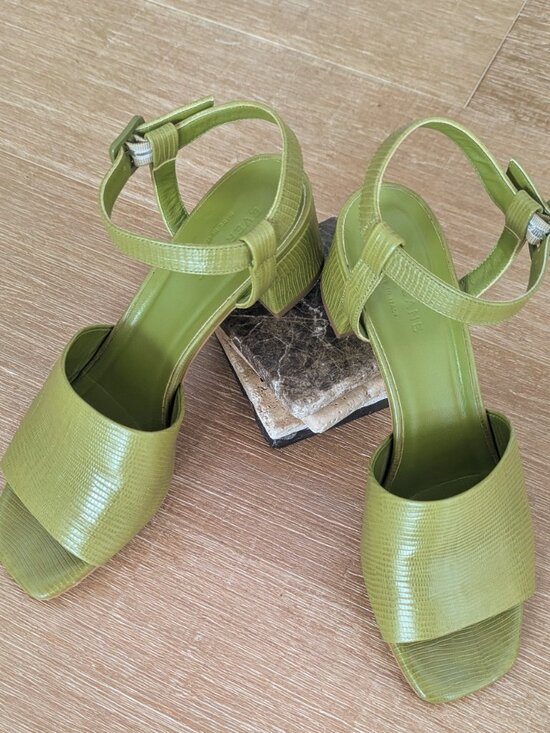 Everlane Shoes - Everlane Avocado Green Block Heel Sandal. Size 9.